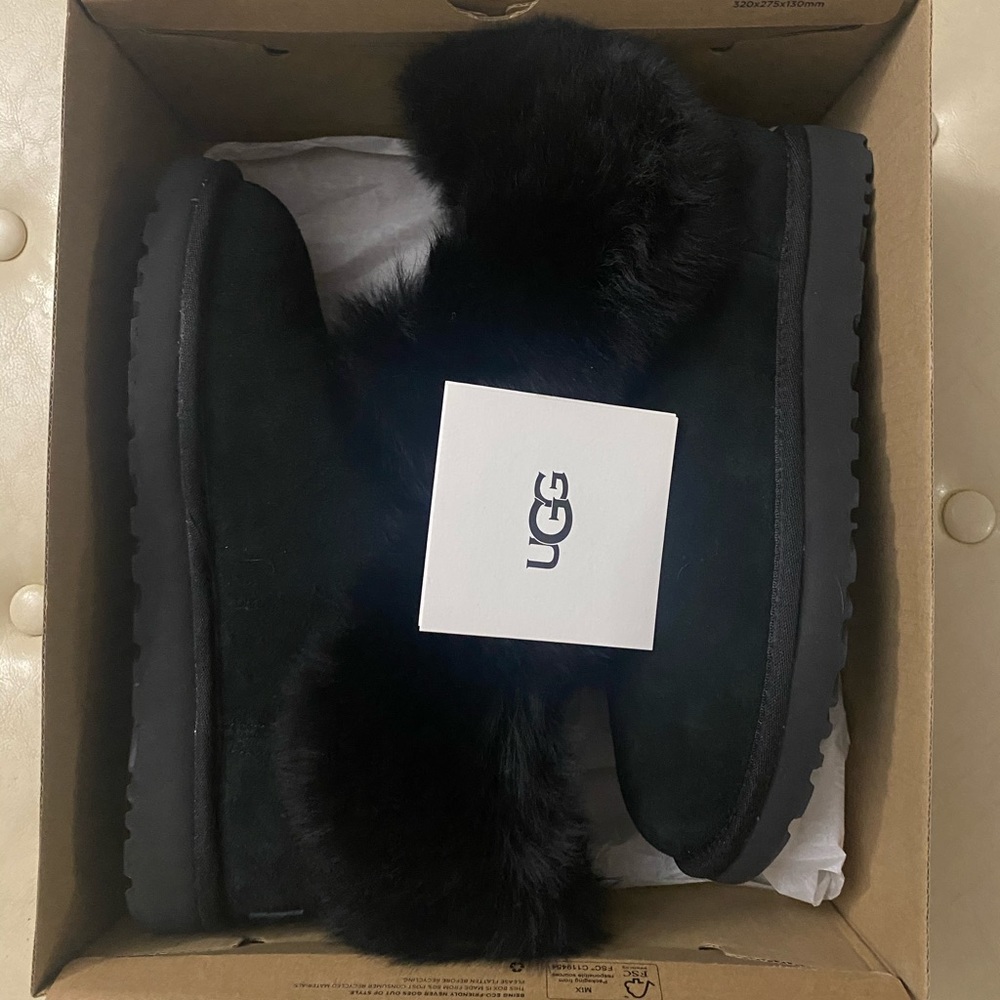 UGG BOOTS. Brand new. Never worn. Women’s Size 9. Black with faux fur trim.